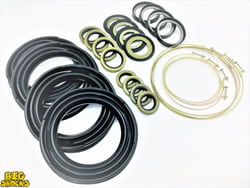 2.5 Ton (2) Steer Boot And Seal Kit